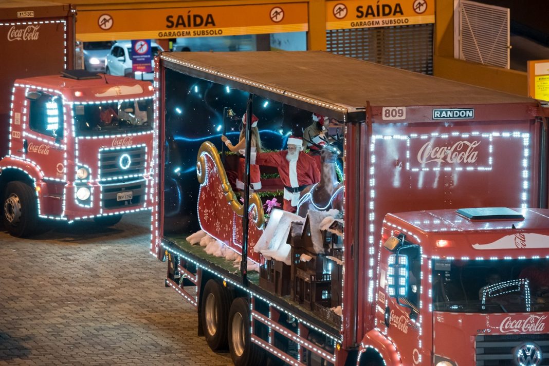 Caravana Iluminada da CocaCola chega ao JK Shopping na quintafeira (14)